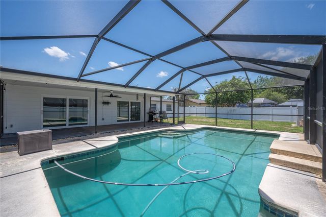 528 S LARRY CIRCLE, Brandon, FL 33511