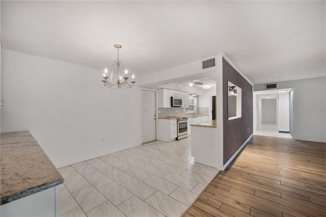 528 S LARRY CIRCLE, Brandon, FL 33511