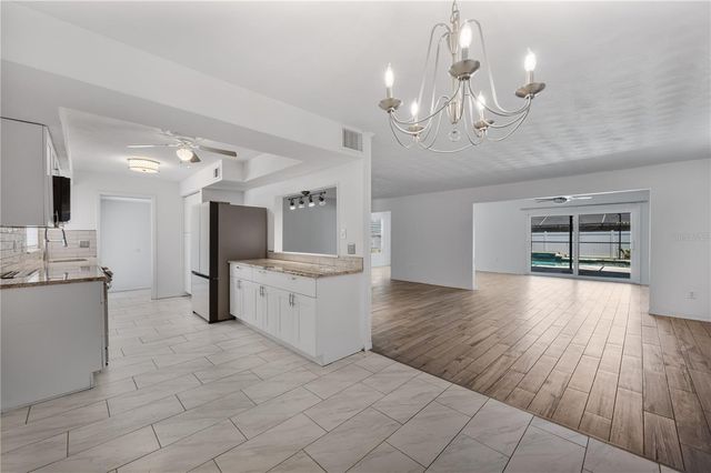 528 S LARRY CIRCLE, Brandon, FL 33511