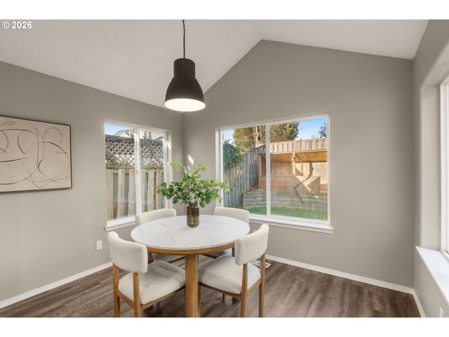 1328 Ne PARKSIDE Dr, Hillsboro, OR 97124