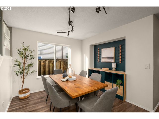 1328 Ne PARKSIDE Dr, Hillsboro, OR 97124