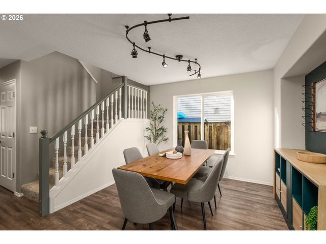 1328 Ne PARKSIDE Dr, Hillsboro, OR 97124