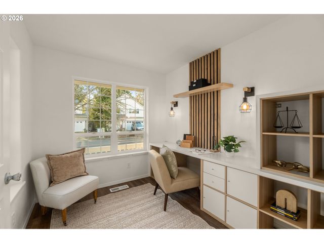 1328 Ne PARKSIDE Dr, Hillsboro, OR 97124