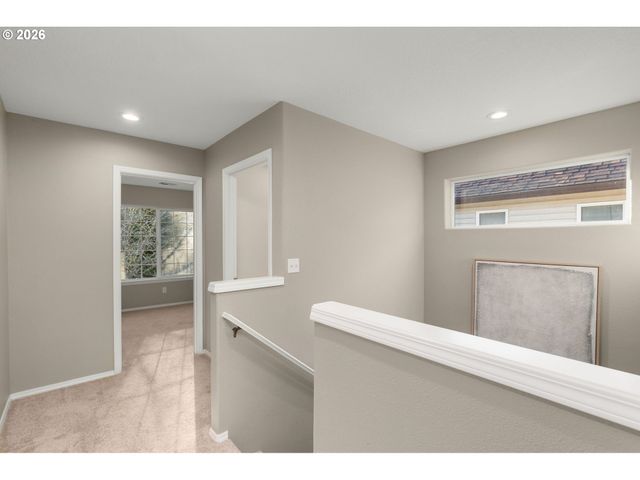 1328 Ne PARKSIDE Dr, Hillsboro, OR 97124