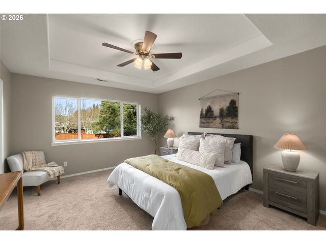 1328 Ne PARKSIDE Dr, Hillsboro, OR 97124