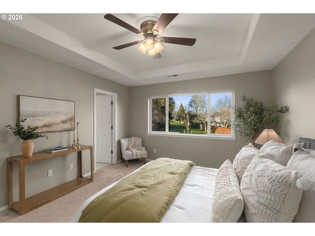 1328 Ne PARKSIDE Dr, Hillsboro, OR 97124