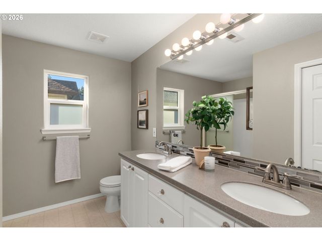 1328 Ne PARKSIDE Dr, Hillsboro, OR 97124