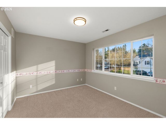 1328 Ne PARKSIDE Dr, Hillsboro, OR 97124