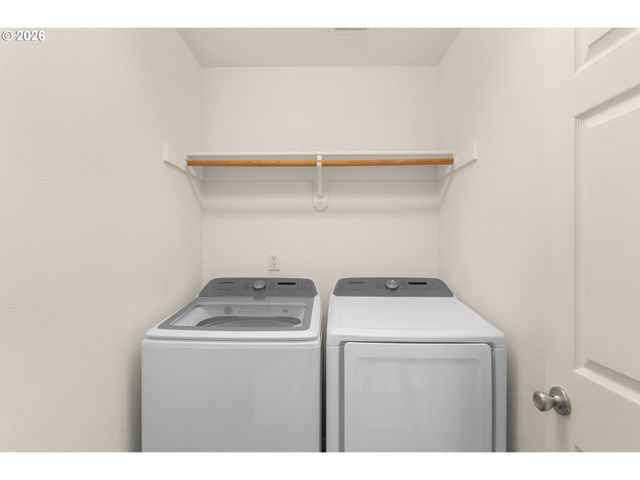 1328 Ne PARKSIDE Dr, Hillsboro, OR 97124