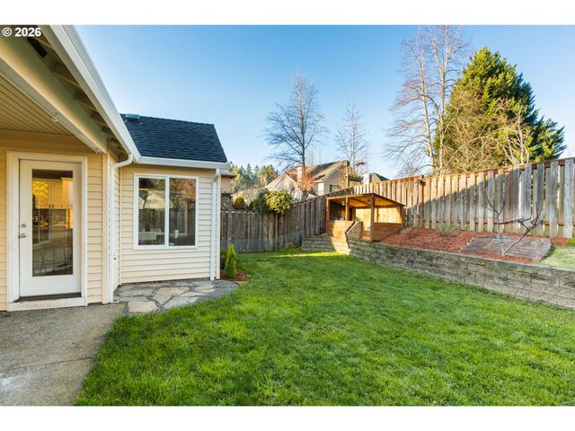 1328 Ne PARKSIDE Dr, Hillsboro, OR 97124