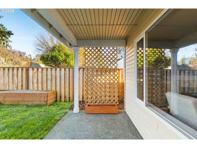 1328 Ne PARKSIDE Dr, Hillsboro, OR 97124