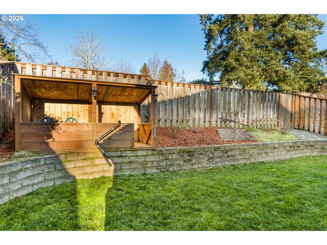 1328 Ne PARKSIDE Dr, Hillsboro, OR 97124