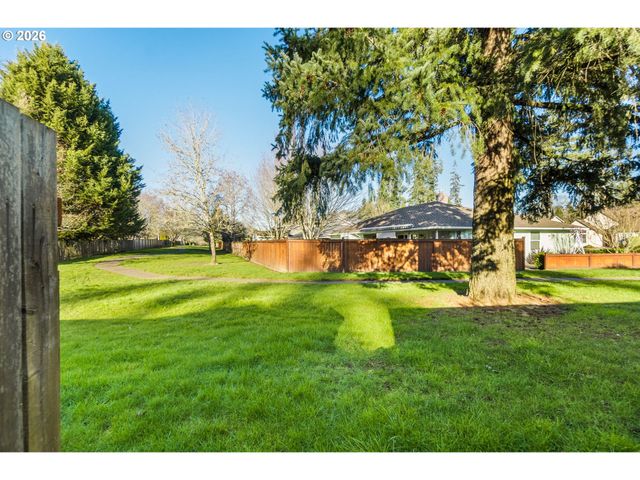 1328 Ne PARKSIDE Dr, Hillsboro, OR 97124