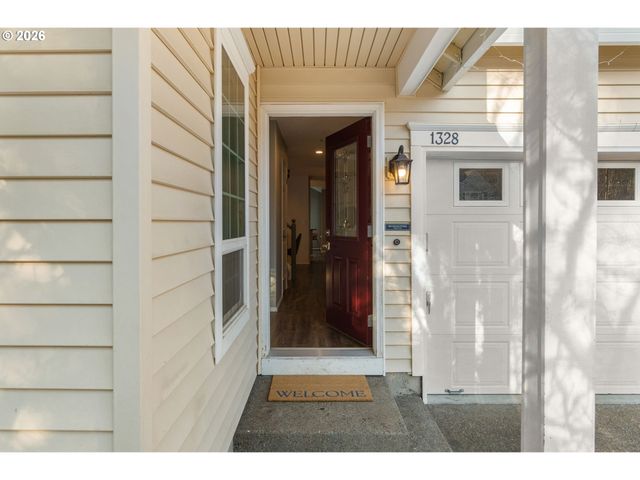 1328 Ne PARKSIDE Dr, Hillsboro, OR 97124
