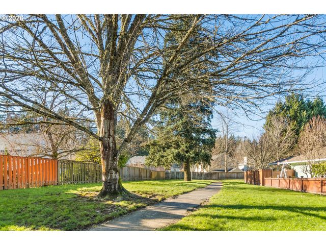 1328 Ne PARKSIDE Dr, Hillsboro, OR 97124