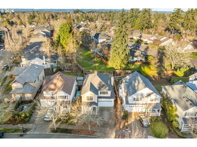 1328 Ne PARKSIDE Dr, Hillsboro, OR 97124