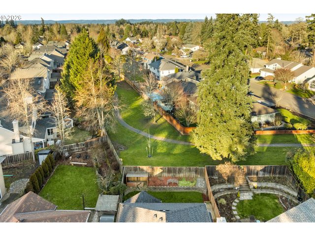 1328 Ne PARKSIDE Dr, Hillsboro, OR 97124