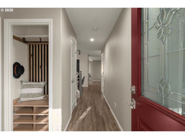 1328 Ne PARKSIDE Dr, Hillsboro, OR 97124