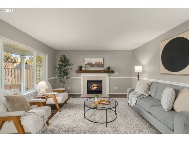 1328 Ne PARKSIDE Dr, Hillsboro, OR 97124