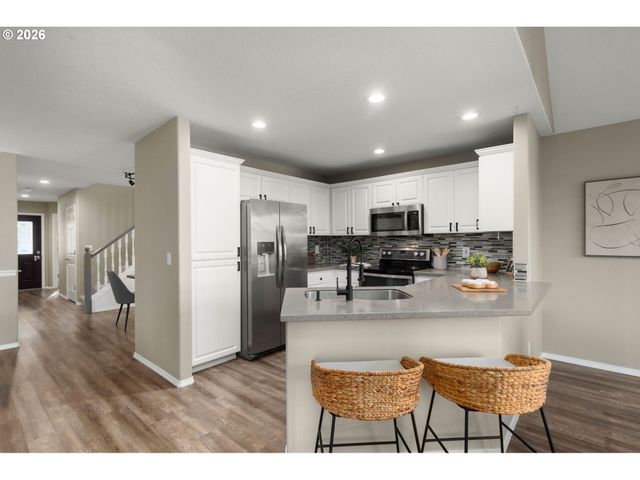 1328 Ne PARKSIDE Dr, Hillsboro, OR 97124