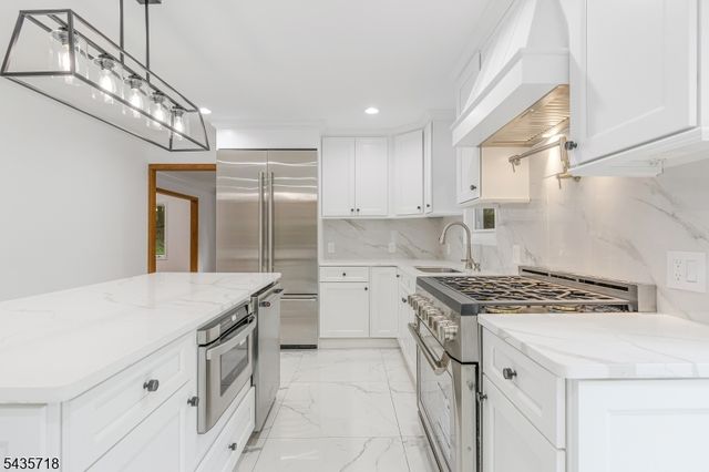 1 Fernwood Road, Warren Twp., NJ 07059