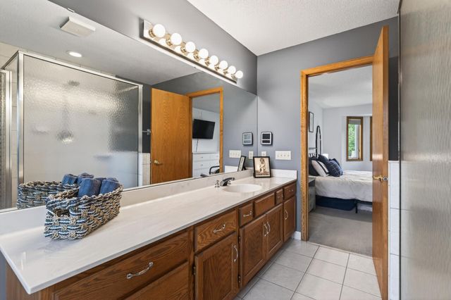 7855 Upper 26th Street N, Oakdale, MN 55128