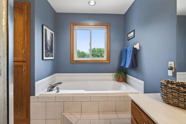 7855 Upper 26th Street N, Oakdale, MN 55128