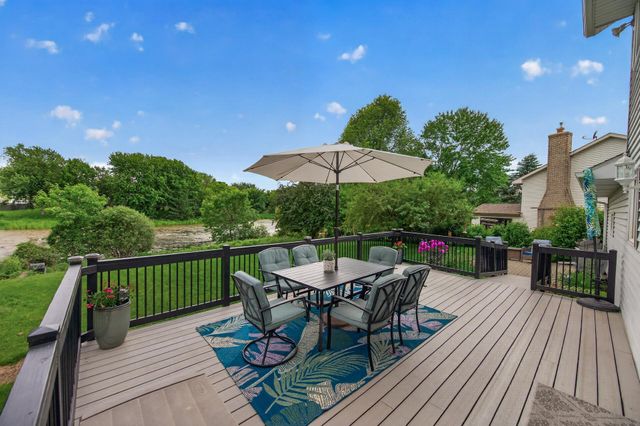7855 Upper 26th Street N, Oakdale, MN 55128