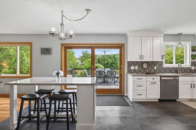 7855 Upper 26th Street N, Oakdale, MN 55128