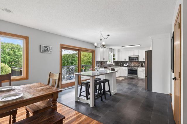 7855 Upper 26th Street N, Oakdale, MN 55128