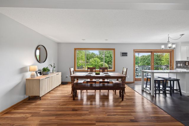 7855 Upper 26th Street N, Oakdale, MN 55128