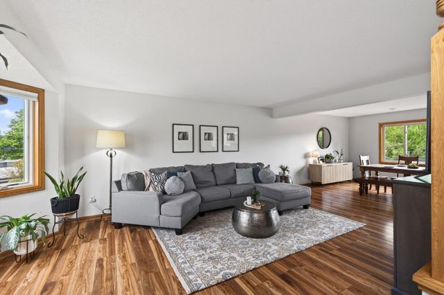 7855 Upper 26th Street N, Oakdale, MN 55128