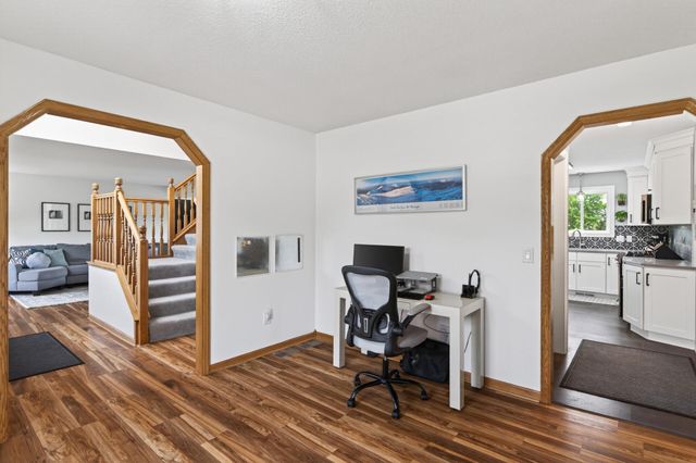 7855 Upper 26th Street N, Oakdale, MN 55128