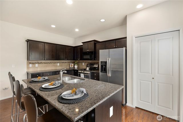3053 EAGLE Loop NE, Lacey, WA 98516