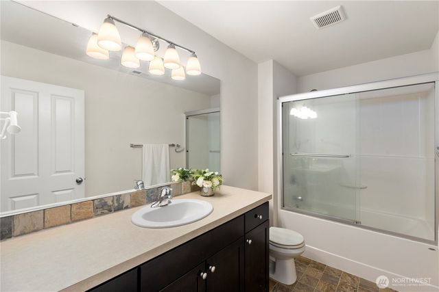 3053 EAGLE Loop NE, Lacey, WA 98516
