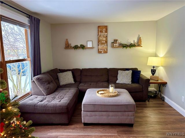 134 Holiday Lane, Hamburg, NY 14075