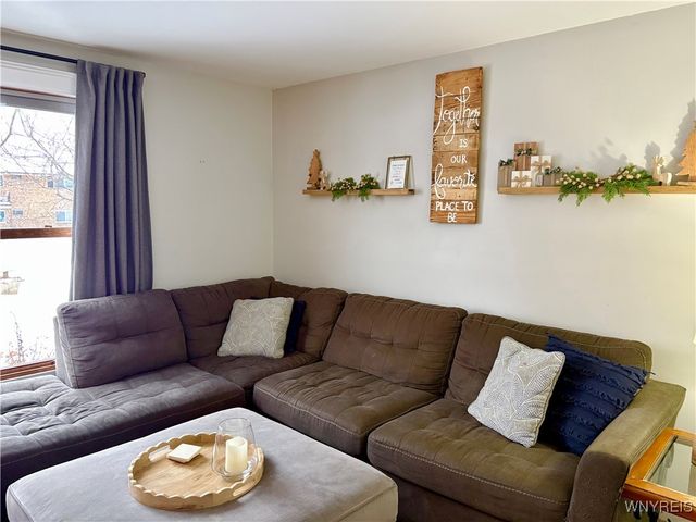 134 Holiday Lane, Hamburg, NY 14075