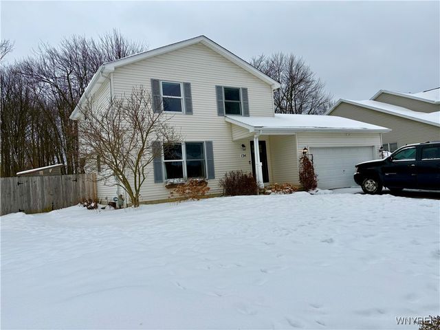 134 Holiday Lane, Hamburg, NY 14075