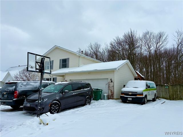 134 Holiday Lane, Hamburg, NY 14075