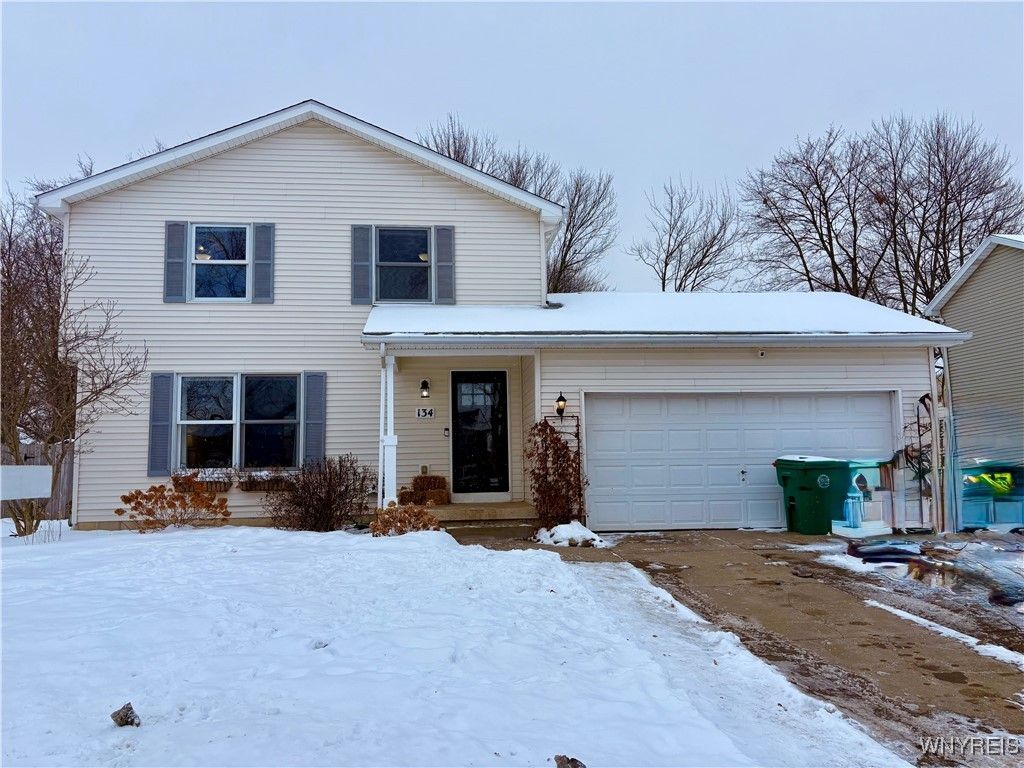 134 Holiday Lane, Hamburg, NY 14075