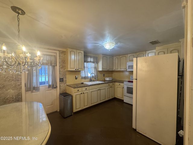 4604 PALMER Avenue, Jacksonville, FL 32210