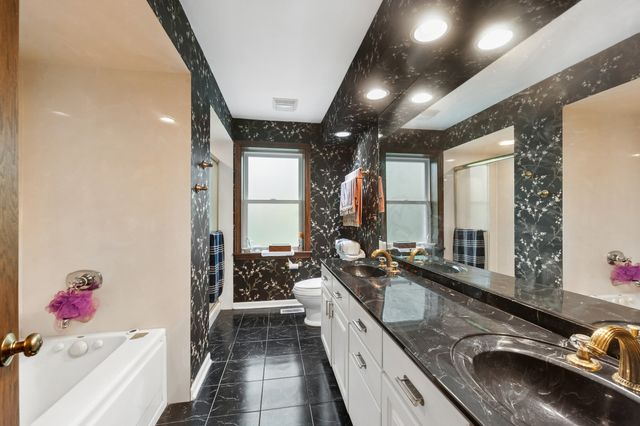2629 Kingston Drive, Northbrook, IL 60062