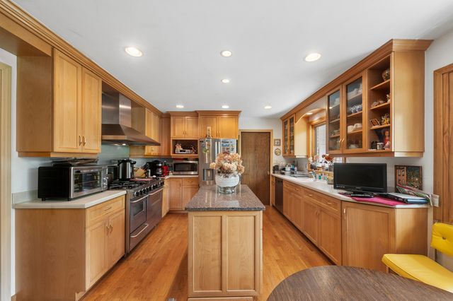 2629 Kingston Drive, Northbrook, IL 60062