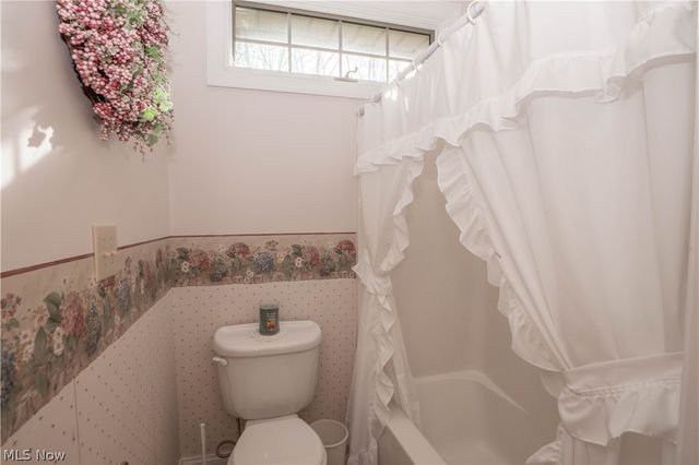 8114 Lisbon Street E, East Canton, OH 44730