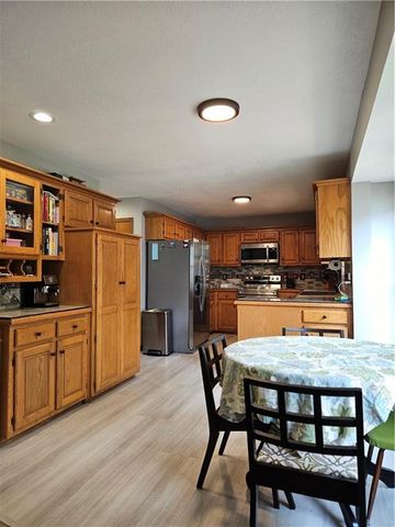 8638 Greenwood Lane, Lenexa, KS 66215