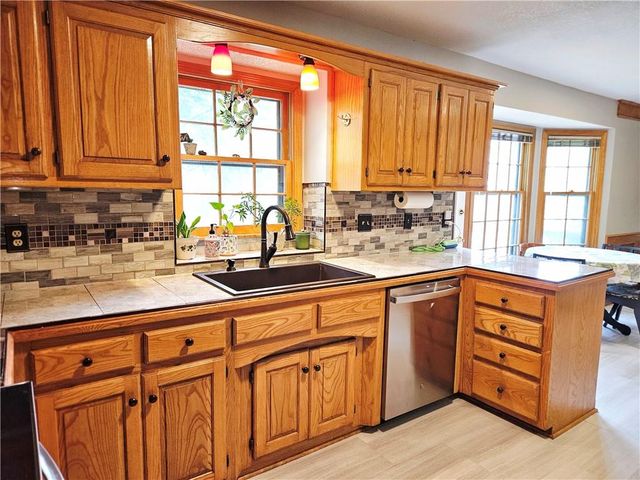8638 Greenwood Lane, Lenexa, KS 66215