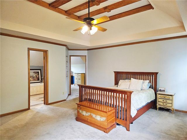 8638 Greenwood Lane, Lenexa, KS 66215