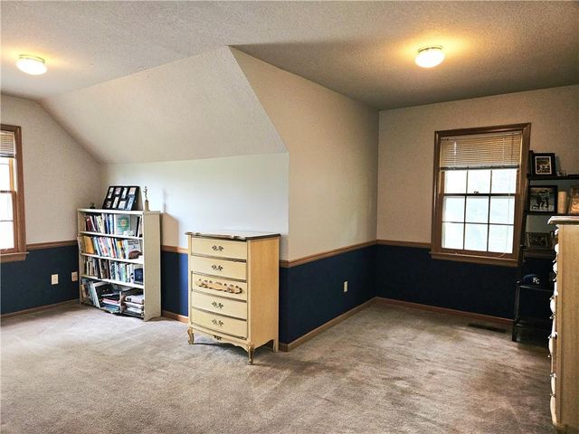 8638 Greenwood Lane, Lenexa, KS 66215