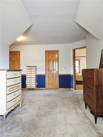8638 Greenwood Lane, Lenexa, KS 66215