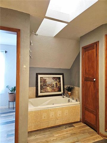 8638 Greenwood Lane, Lenexa, KS 66215